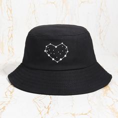 Шляпа с принтом сердечка Shein