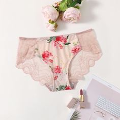 Трусики размера плюс с цветочным принтом и кружевом Shein
