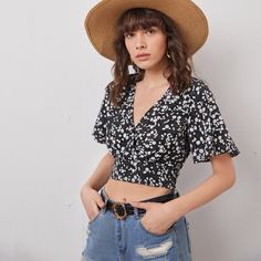 Короткий топ с цветочным принтом Shein