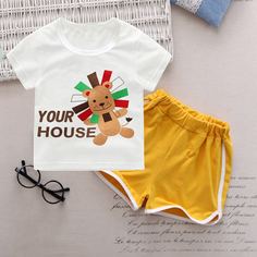 Футболка с оригинальным принтом и шорты для мальчиков Shein