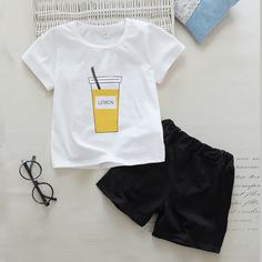 Шорты и футболка с текстовым принтом для мальчиков Shein