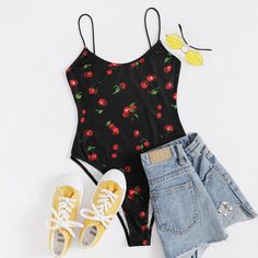 Боди на бретелях с вишневым принтом Shein