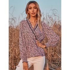 Блузка с цветочным принтом и v-образным воротником Shein