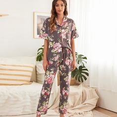 Пижама с карманом и цветочным принтом Shein