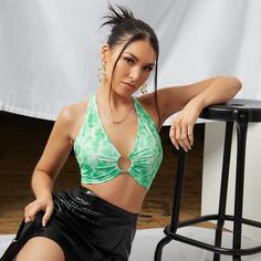 Укороченный топ с завязками на шее с открытой спиной и кольцом Tie Dye Shein