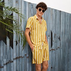 Мужские шорты на кулиске и рубашка в полоску с пуговицами Shein