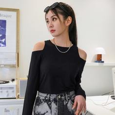 Однотонная футболка с разрезом на плечах Shein