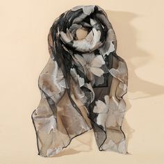 Сетчатый шарф с цветочным узором Shein