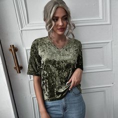 Бархатная футболка с v-образным воротником и жемчугами Shein