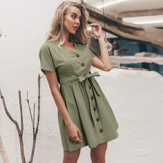 Стильное Платье С Коротким Рукавом На Пуговицах С Поясом Shein