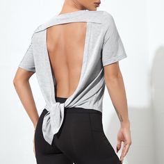 Спортивная футболка с вырезом на спине и поясом Shein