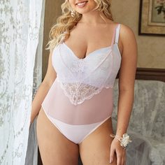 Боди размера плюс с кружевной вставкой без белья Shein
