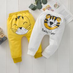 2шт брюки с изображением тигра для мальчиков Shein