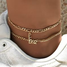 2шт ножной браслет с буквой и стразами Shein