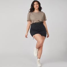 Однотонная футболка размера плюс Shein