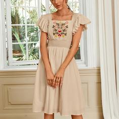 Платье с кружевной вставкой и цветочной вышивкой Shein