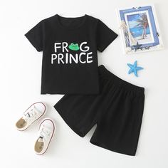 Футболка с принтом лягушки и шорты для мальчиков Shein
