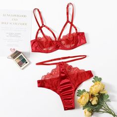 Комплект кружевного нижнего белья на косточках Shein