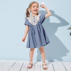 Платье с кружевной отделкой для девочек Shein