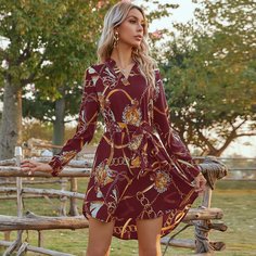 Платье с поясом и принтом цепочки Shein