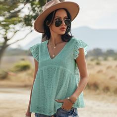 Блузка с ажурной вышивкой Shein
