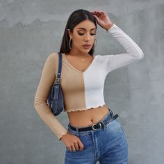 Контрастная трикотажная короткая футболка Shein