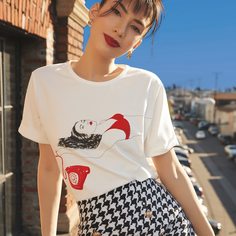 Футболка с принтом персонажа Shein