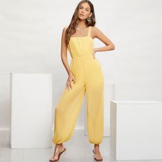 Однотонный комбинезон на бретелях Shein