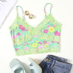 Трикотажный топ на бретелях с цветочным принтом Shein