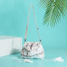 Сумка через плечо на кулиске с цветочным узором Shein