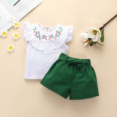 Топ с вышивкой и шорты с поясом для девочек Shein