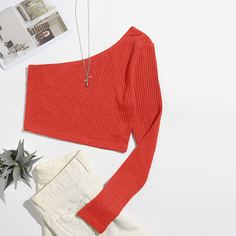 Короткая футболка на одно плечо Shein
