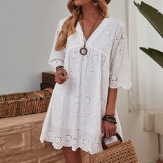 Платье с v-образным воротником и ажурной вышивкой Shein