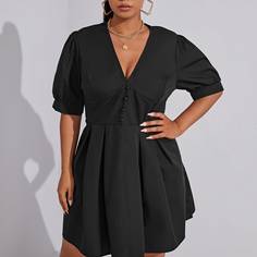 Платье размера плюс с пуговицами и глубоким воротником Shein