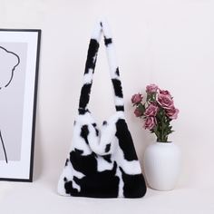 Плюшевая сумка на плечо с коровьим узором Shein