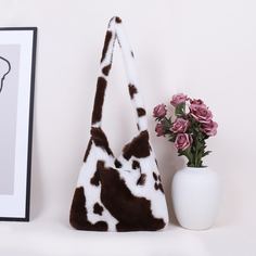 Плюшевая сумка на плечо с коровьим узором Shein
