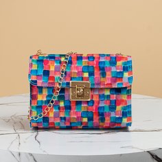 Цветная сумка с цепочкой Shein