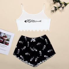 Волнистый край Мультяшный принт милый Пижама Shein