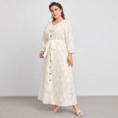 Платье макси размера плюс с поясом и пуговицами Shein