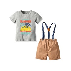 Футболка с тропическим принтом и шорты на подтяжках для мальчиков Shein