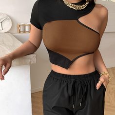 Контрастный асимметричный короткий топ на одно плечо Shein