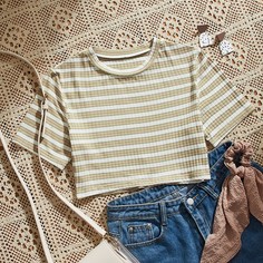 Короткая футболка в полоску Shein