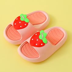 Шлепанцы с клубничным узором для девочек Shein