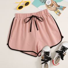 Шорты размера плюс с контрастной отделкой Shein