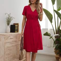 Однотонное расклешенное платье с поясом Shein