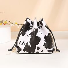 Сумка-ведро на кулиске с коровьим узором Shein