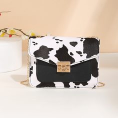 Сумка через плечо с коровьим узором Shein