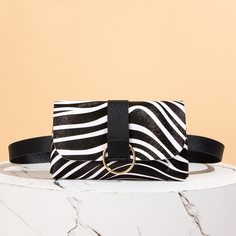 Поясная сумка в полоску зебры Shein