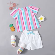 Блузка в радужную полоску и шорты с бантом для девочек Shein