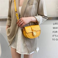 Сумка-седло на цепочке с крокодиловым тиснением Shein